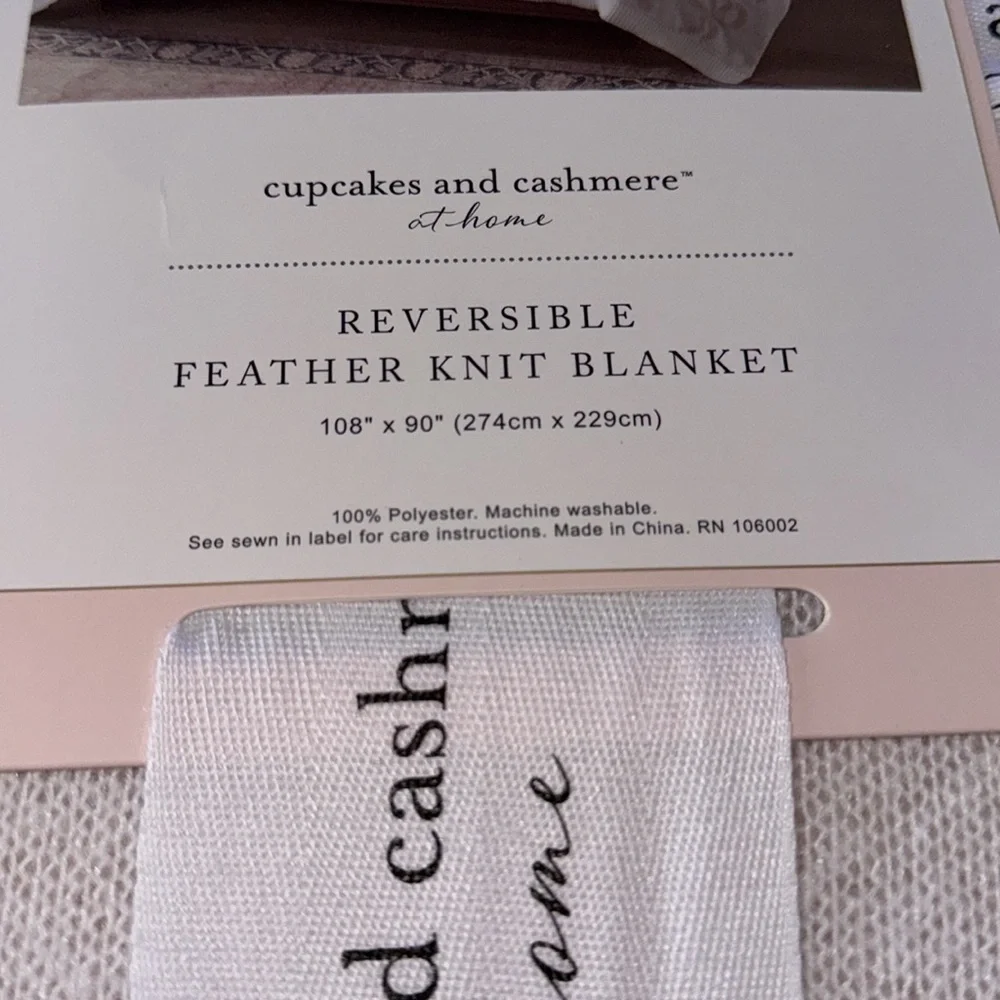 - Cupcakes and cashmere pink ribbon/bow, king size reversible, knit blanket 🎀🎀🎀